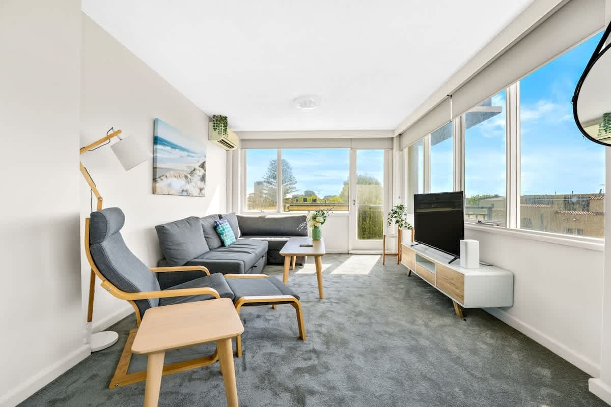 Furnished 1 Bedroom Apartment in St Kilda