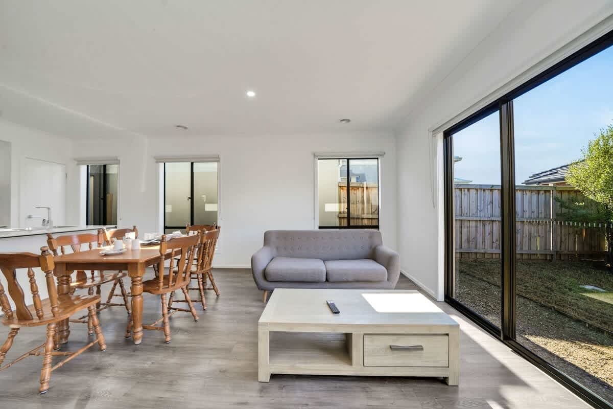 Furnished 3 Bedroom House in Truganina
