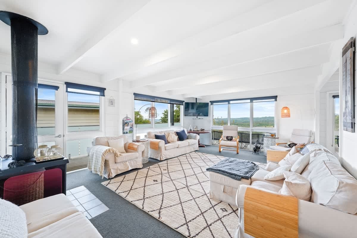 Furnished 4 Bedroom House in Dromana
