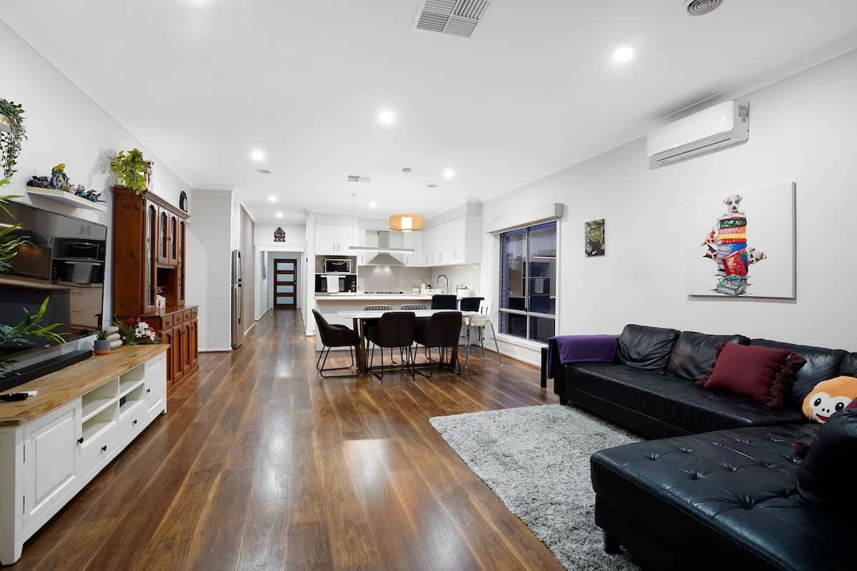 Furnished 4 Bedroom House in Tarneit
