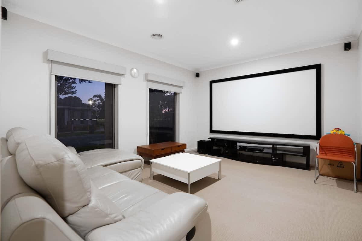 Furnished 4 Bedroom House in Tarneit