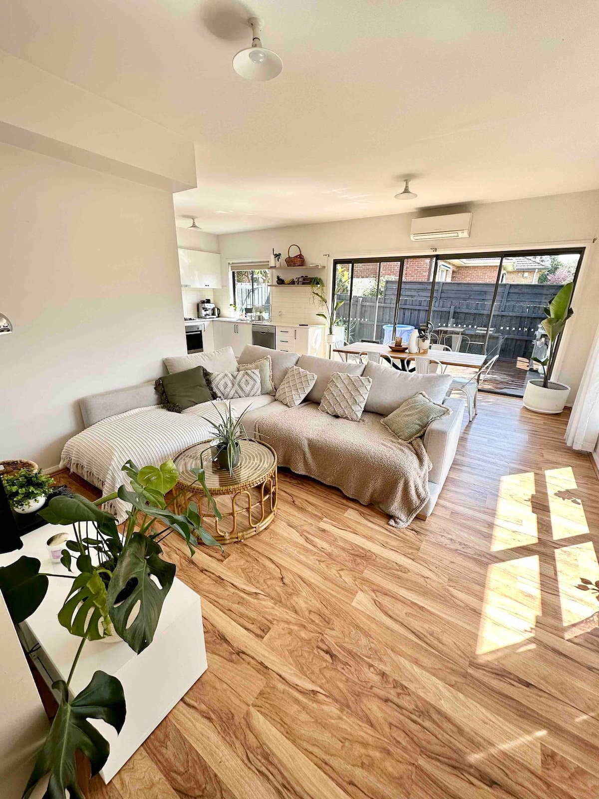 Furnished 2 Bedroom House in Oak Park