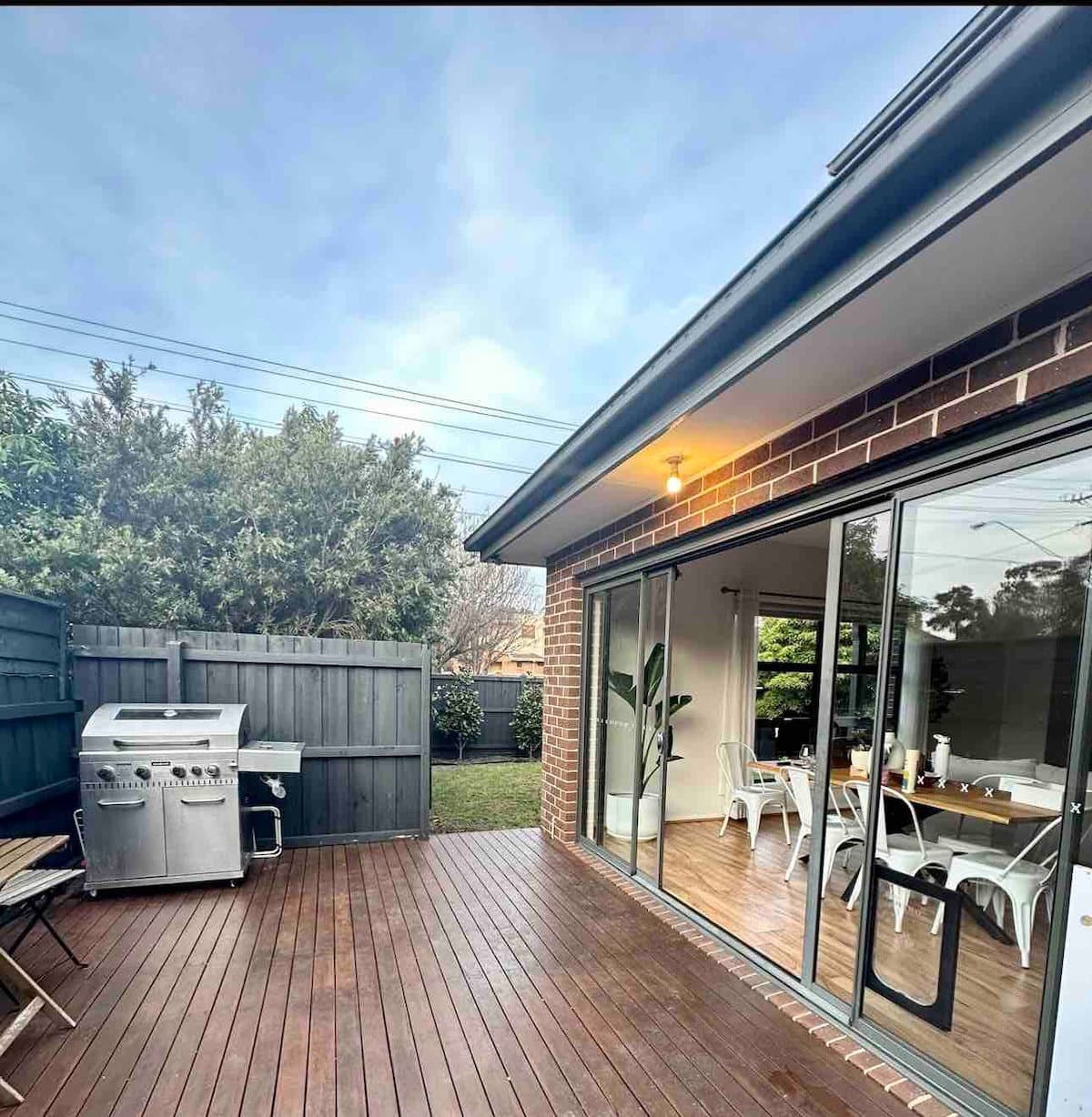 Furnished 2 Bedroom House in Oak Park