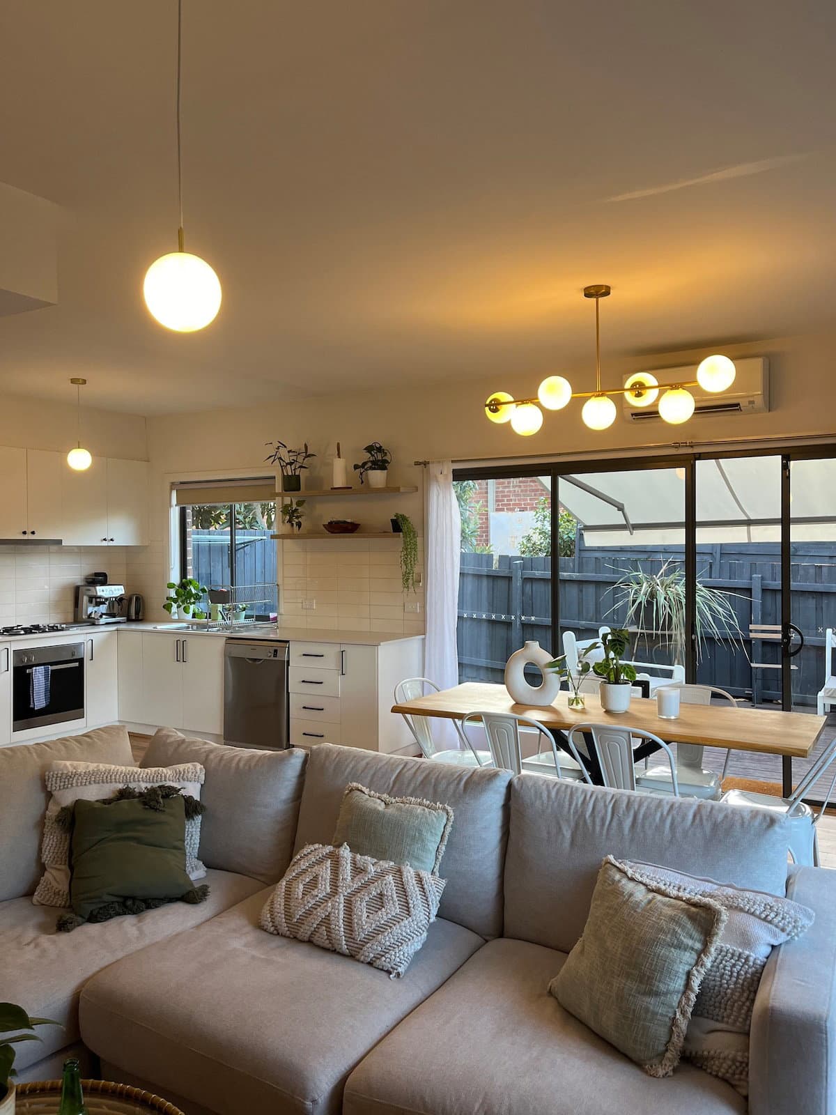 Furnished 2 Bedroom House in Oak Park