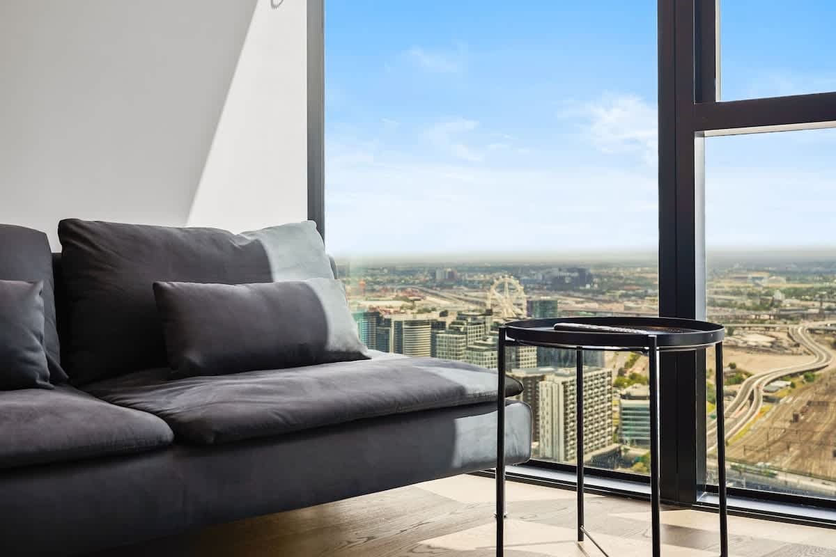 Furnished 2 Bedroom Apartment in Docklands