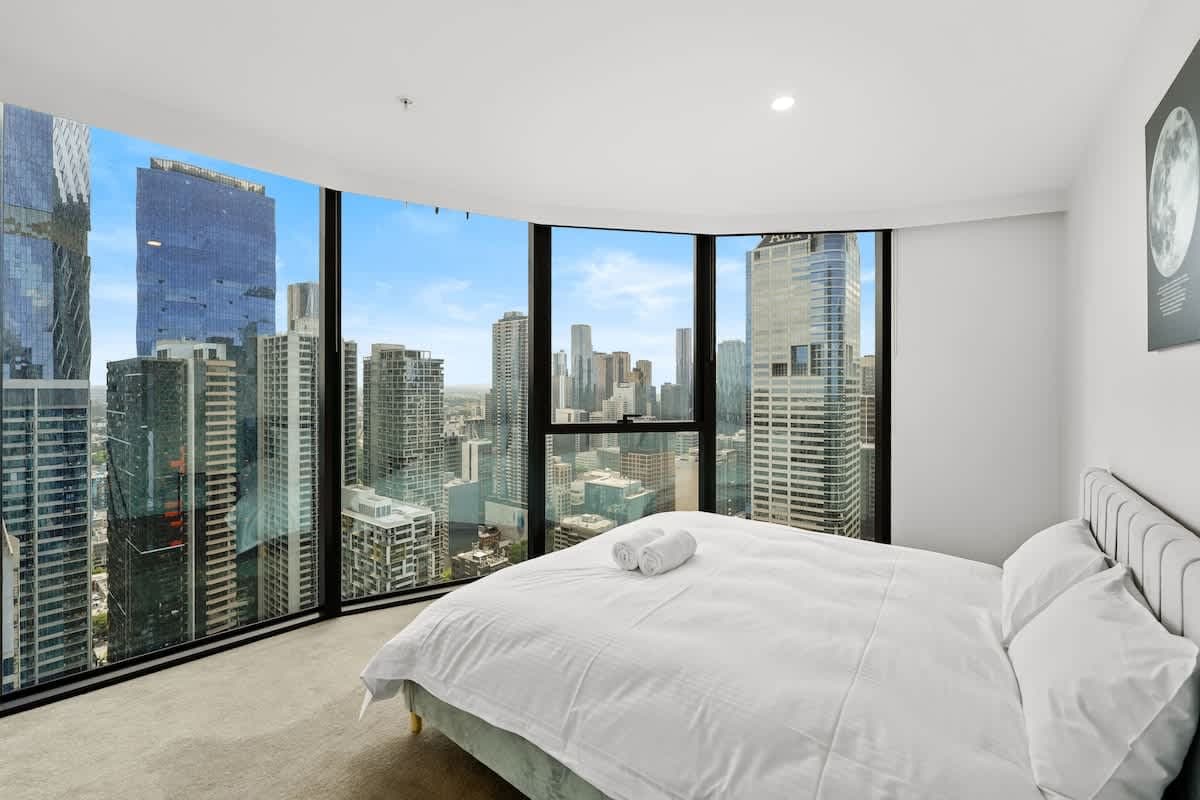 Furnished 2 Bedroom Apartment in Docklands