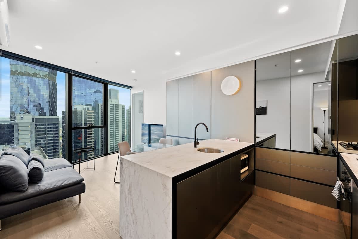 Furnished 2 Bedroom Apartment in Docklands