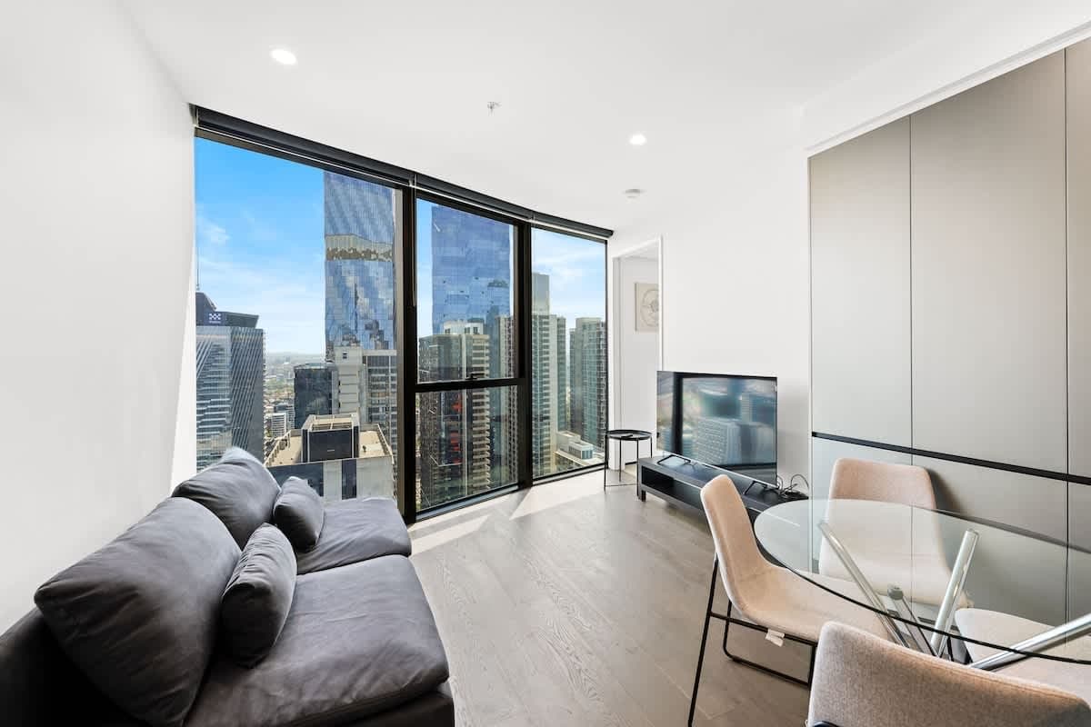 Furnished 2 Bedroom Apartment in Docklands