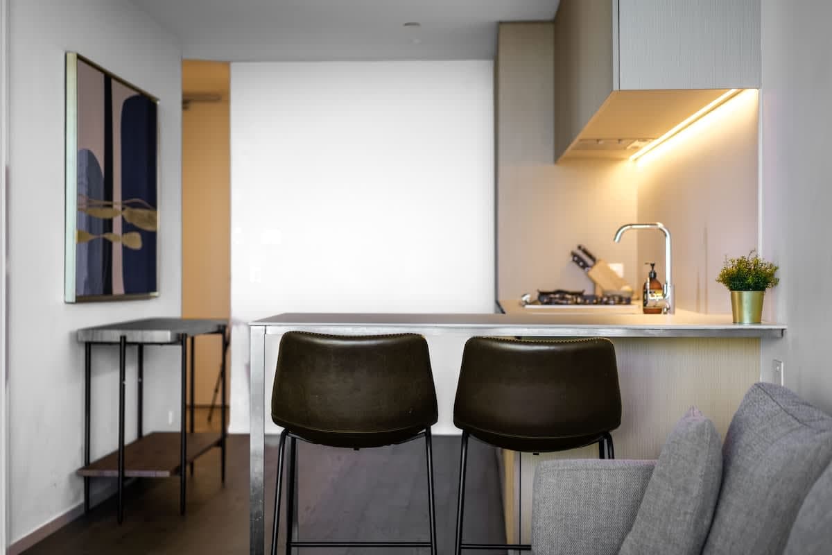 Furnished 2 Bedroom Apartment in Southbank