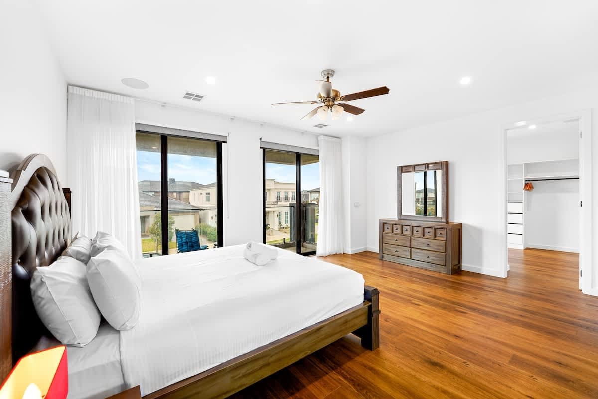 Furnished 5 Bedroom House in Point Cook