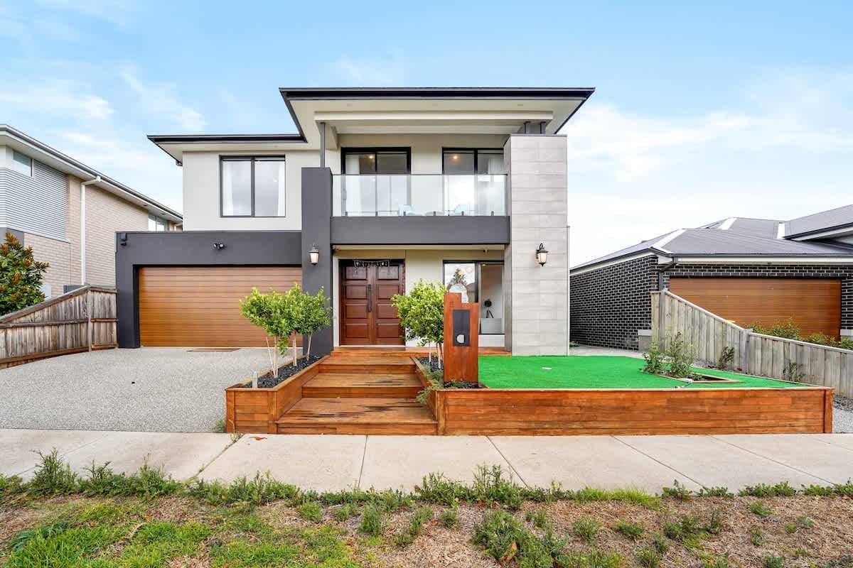 Furnished 5 Bedroom House in Point Cook