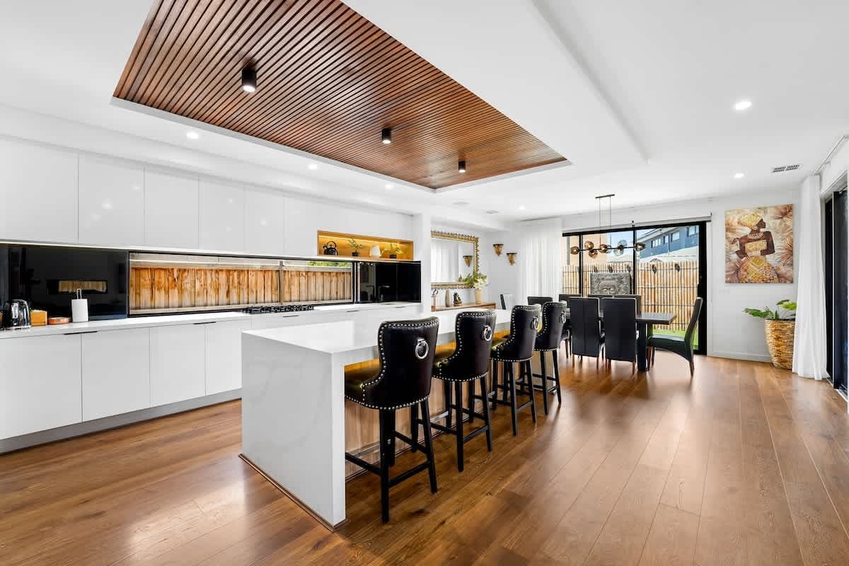 Furnished 5 Bedroom House in Point Cook