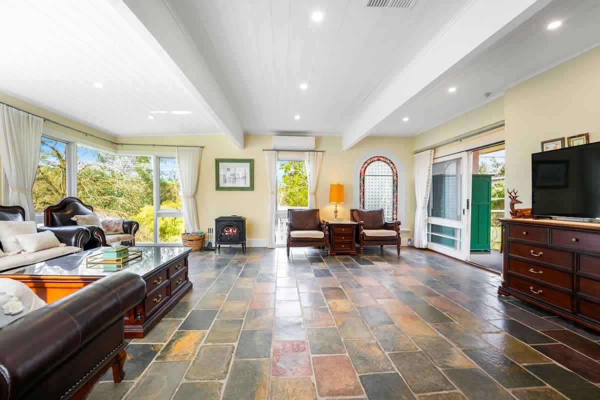 Furnished 5 Bedroom House in North Warrandyte