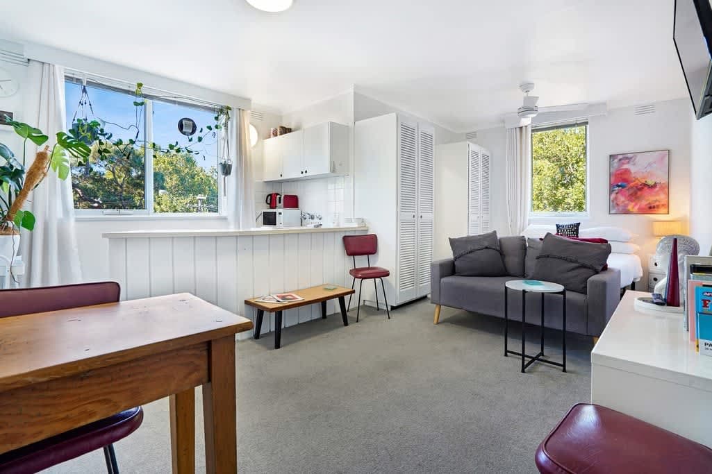 Furnished 1 Bedroom Apartment in Fitzroy North