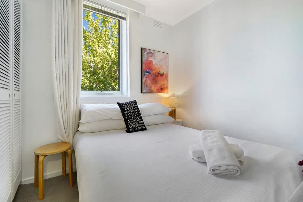 Furnished 1 Bedroom Apartment in Fitzroy North