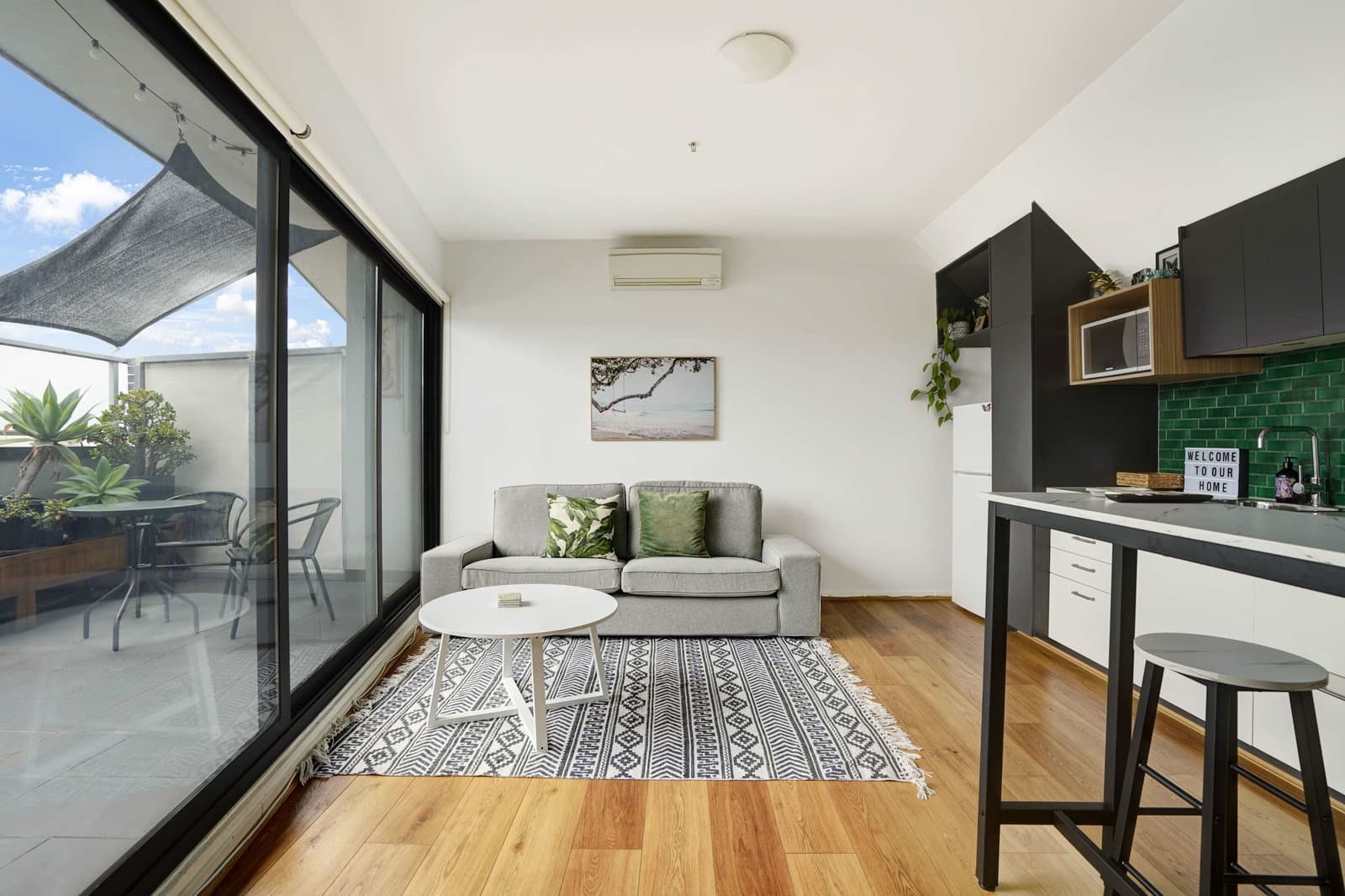 Furnished 1 Bedroom Apartment in St Kilda