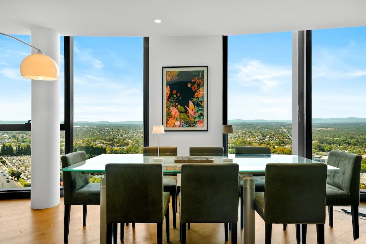 Furnished 2 Bedroom Apartment in Ivanhoe
