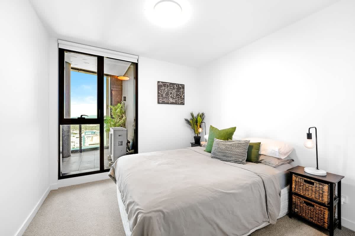 Furnished 2 Bedroom Apartment in Ivanhoe