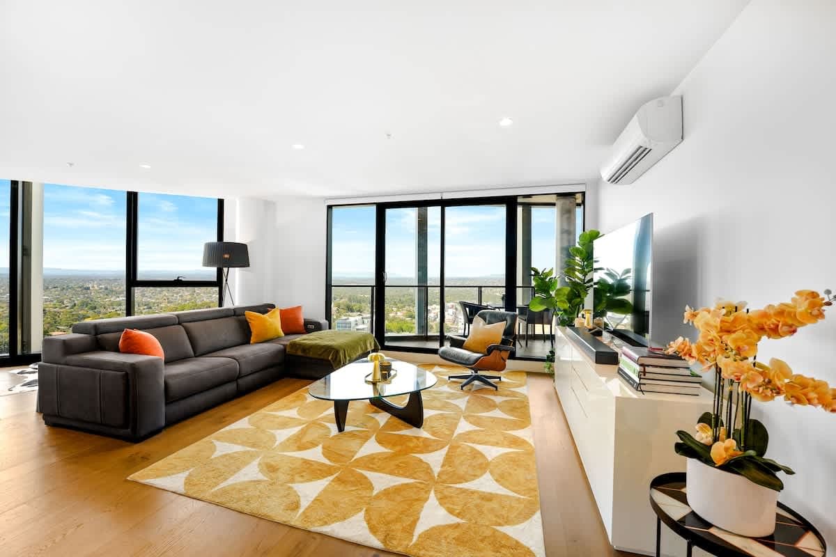 Furnished 2 Bedroom Apartment in Ivanhoe