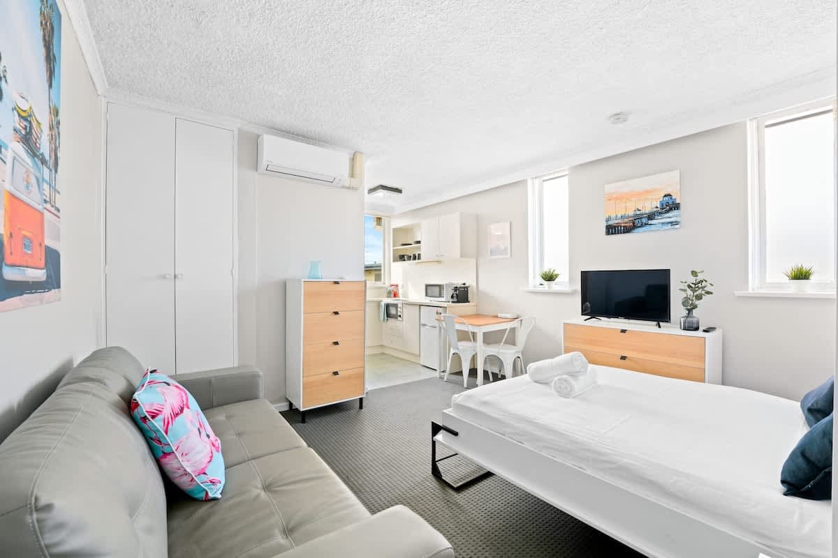 Furnished 1 Bedroom Rental in St Kilda