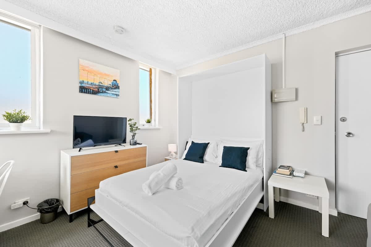 Furnished 1 Bedroom Rental in St Kilda