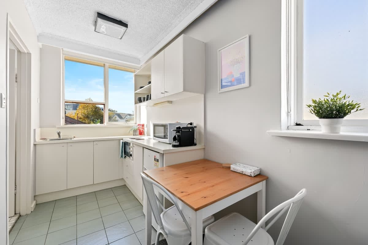 Furnished 1 Bedroom Rental in St Kilda
