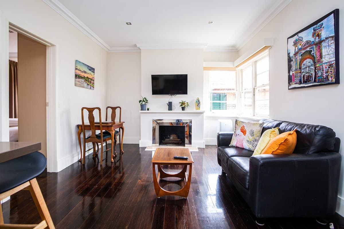 Furnished 1 Bedroom Apartment in East Melbourne