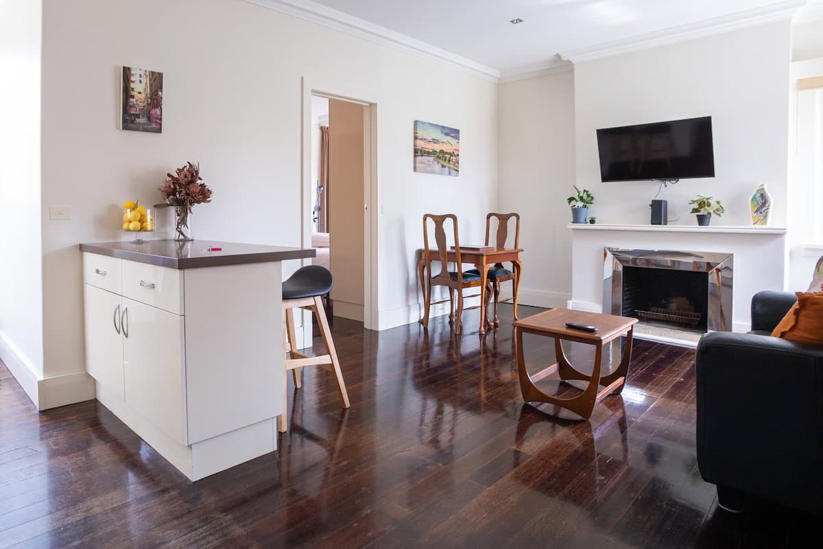 Furnished 1 Bedroom Apartment in East Melbourne