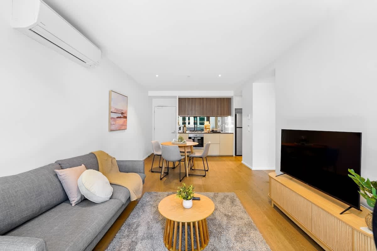 Furnished 1 Bedroom Apartment in Docklands