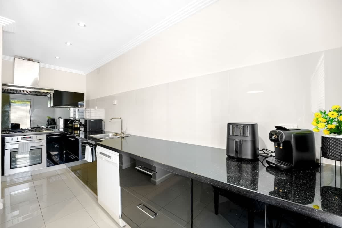 Furnished 3 Bedroom House in Hoppers Crossing
