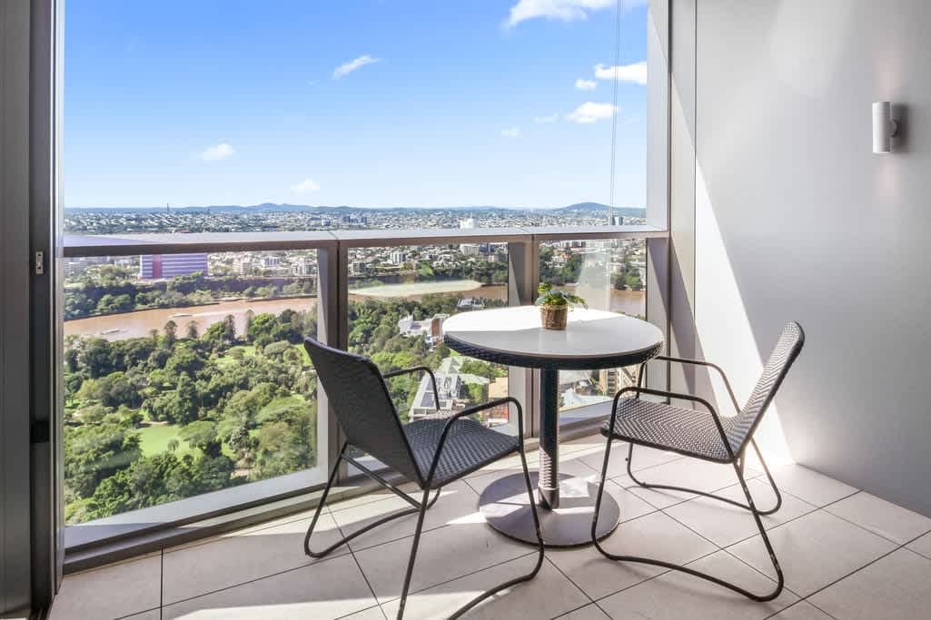 Furnished 1 Bedroom Apartment in Brisbane City
