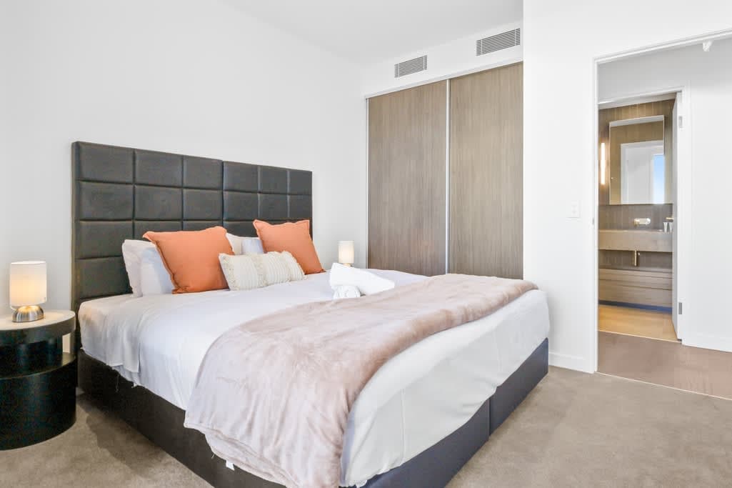 Furnished 1 Bedroom Apartment in Brisbane City