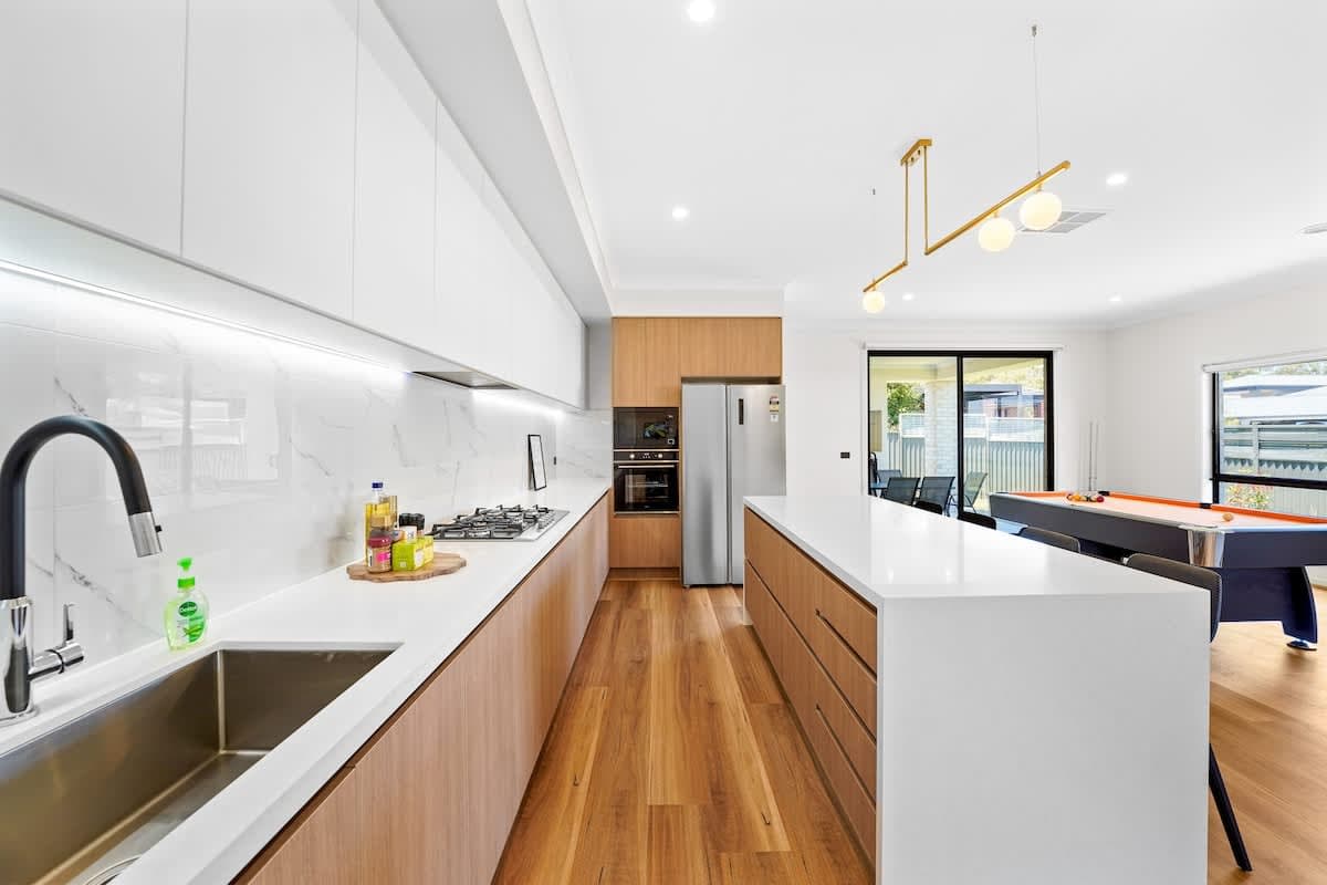 Furnished 4 Bedroom House in St Leonards