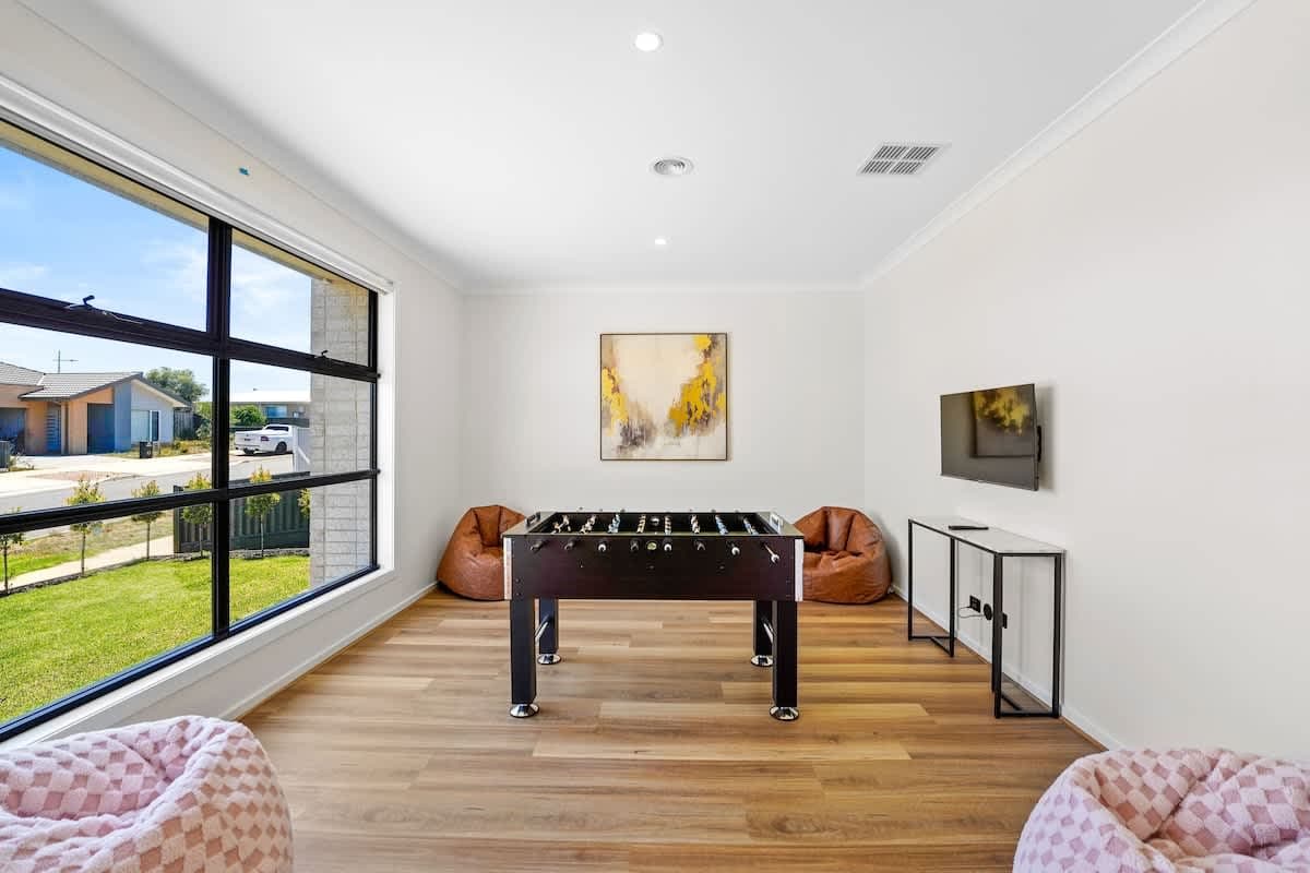 Furnished 4 Bedroom House in St Leonards