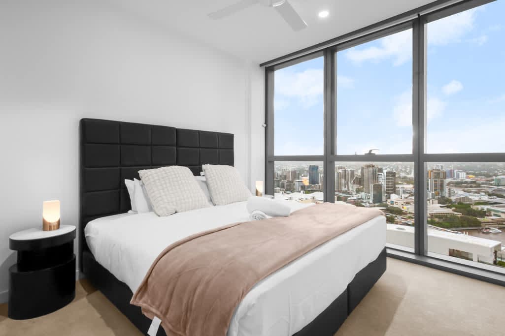 Furnished 1 Bedroom Apartment in Brisbane City