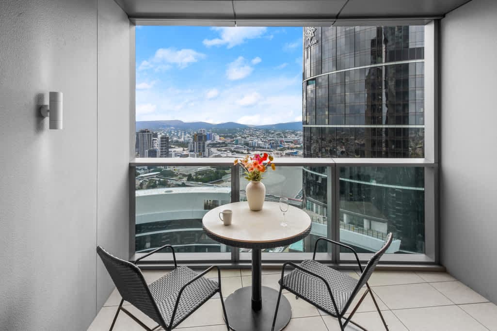 Furnished 1 Bedroom Apartment in Brisbane City
