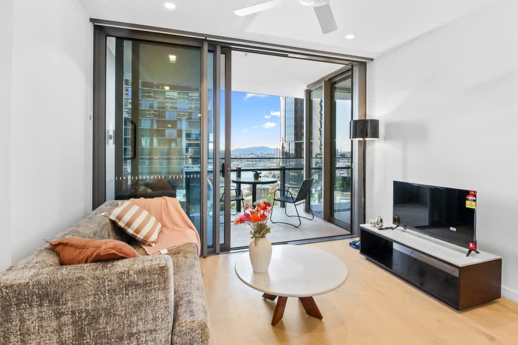 Furnished 1 Bedroom Apartment in Brisbane City