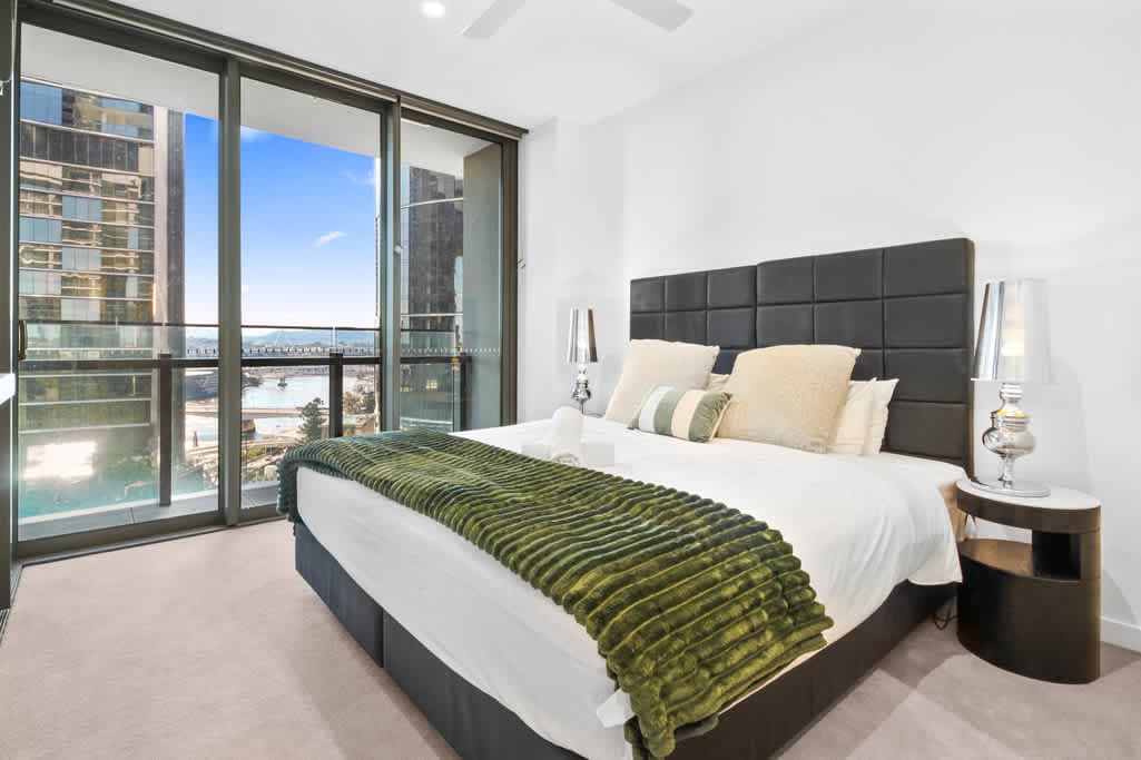 Furnished 1 Bedroom Apartment in Brisbane City