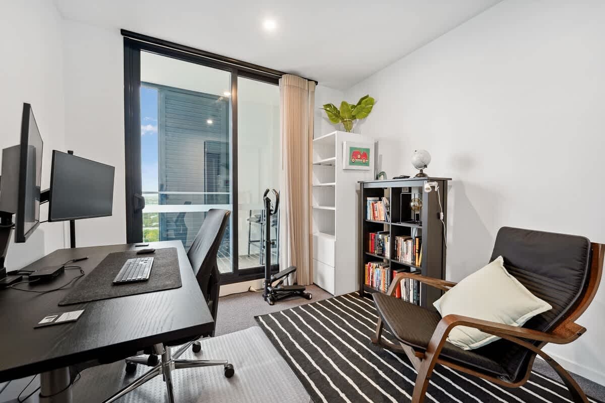 Furnished 3 Bedroom Apartment in Footscray