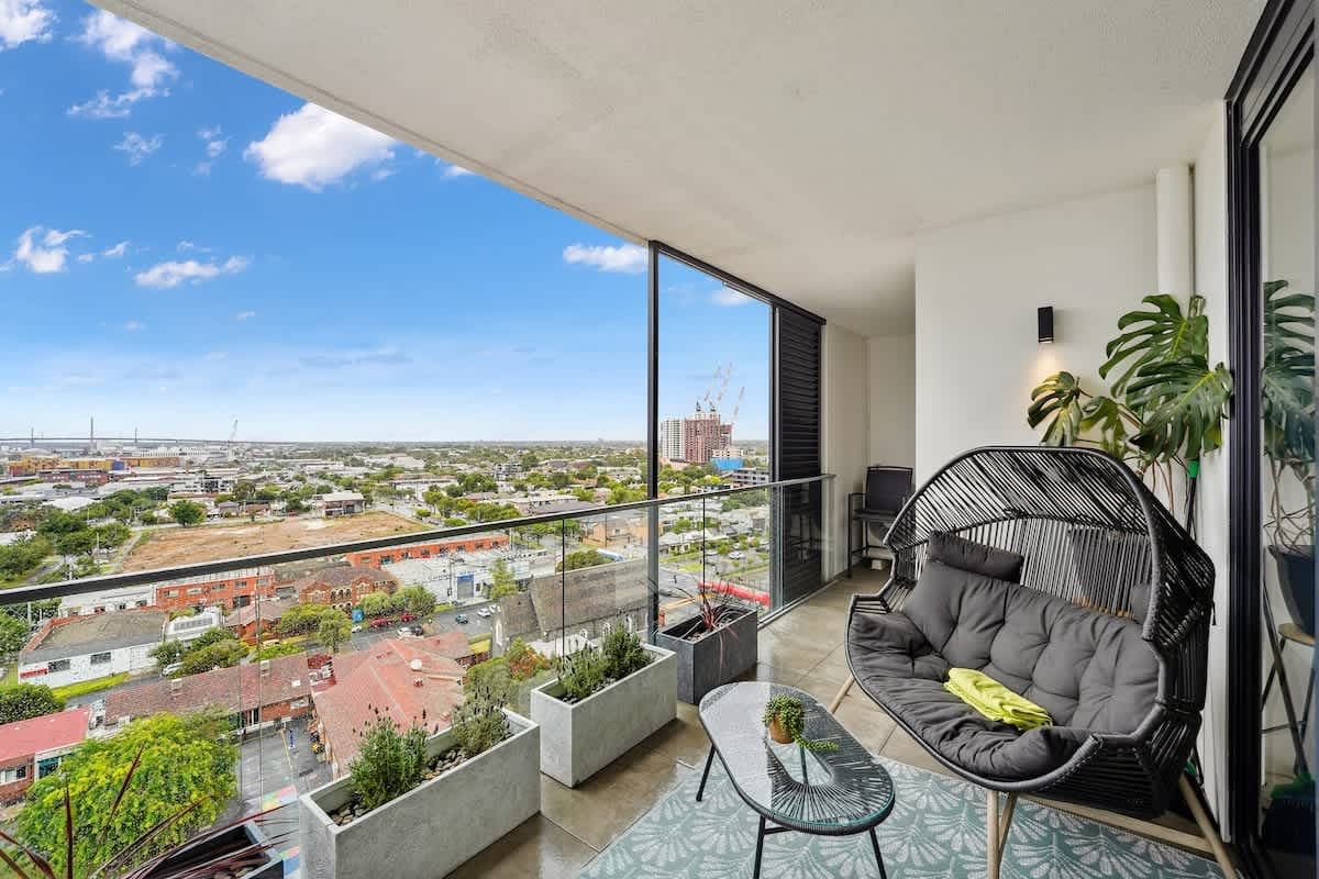 Furnished 3 Bedroom Apartment in Footscray