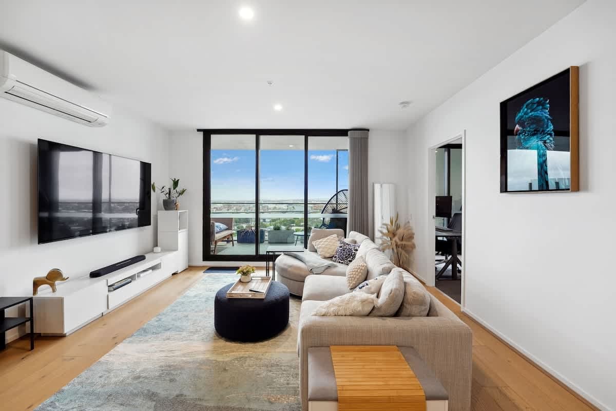Furnished 3 Bedroom Apartment in Footscray