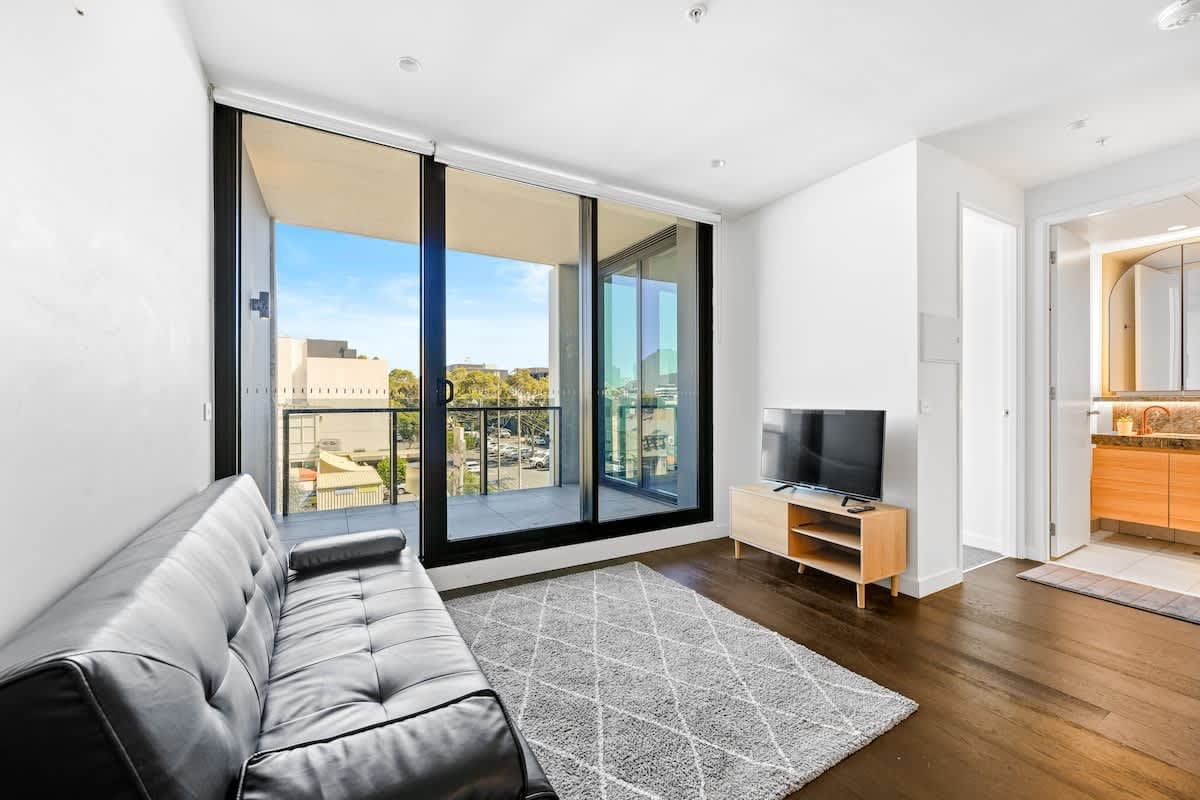 Furnished 2 Bedroom Apartment in West Melbourne