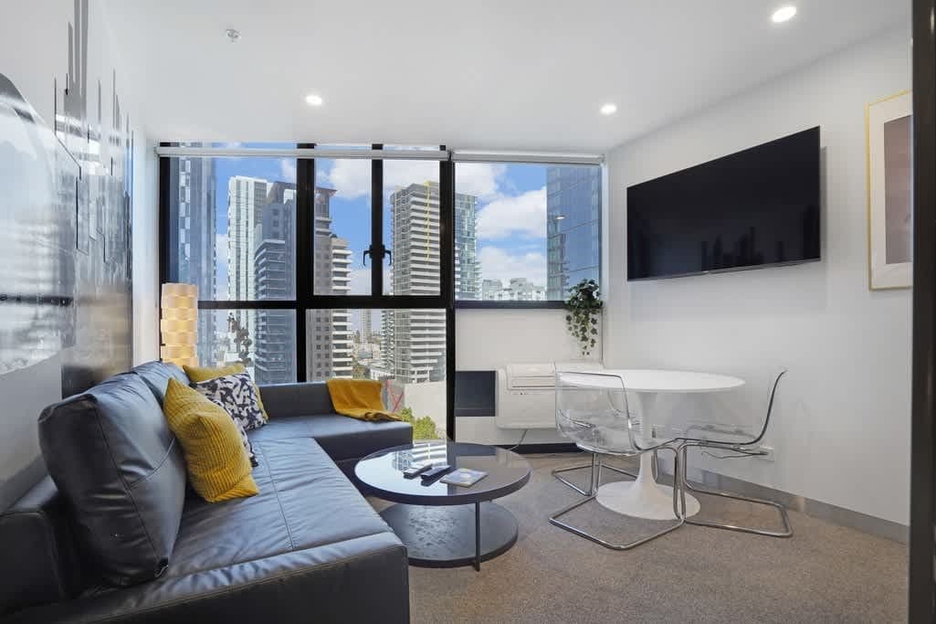 Furnished 1 Bedroom Apartment in Southbank