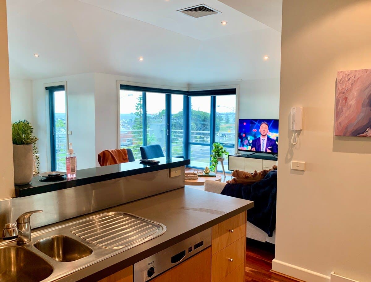 Furnished 2 Bedroom Apartment in St Kilda