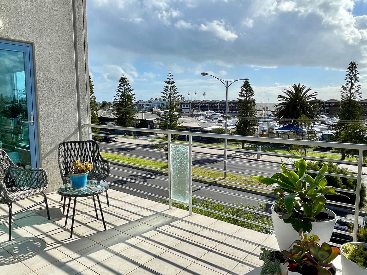 Furnished 2 Bedroom Apartment in St Kilda
