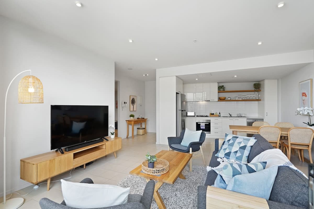 Furnished 2 Bedroom Apartment in Footscray