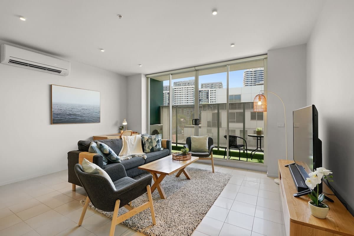 Furnished 2 Bedroom Apartment in Footscray