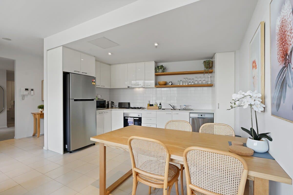 Furnished 2 Bedroom Apartment in Footscray