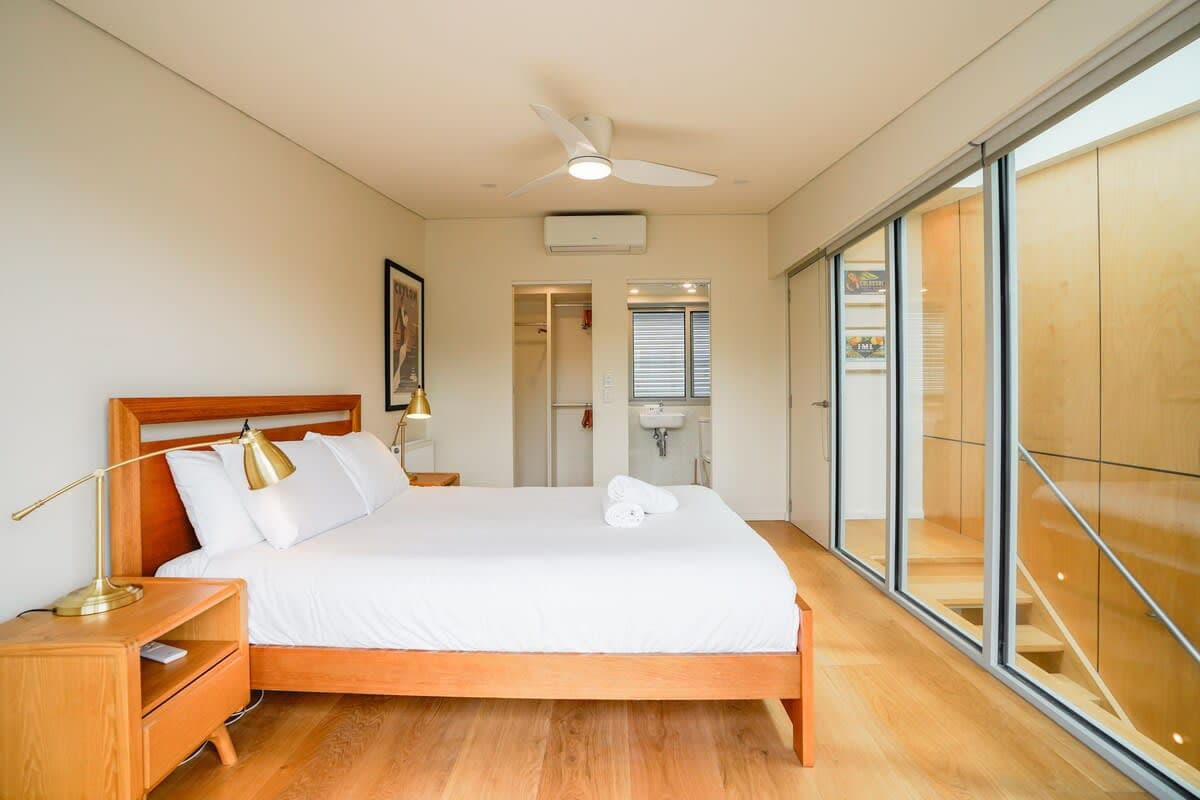 Furnished 4 Bedroom House in Carlton