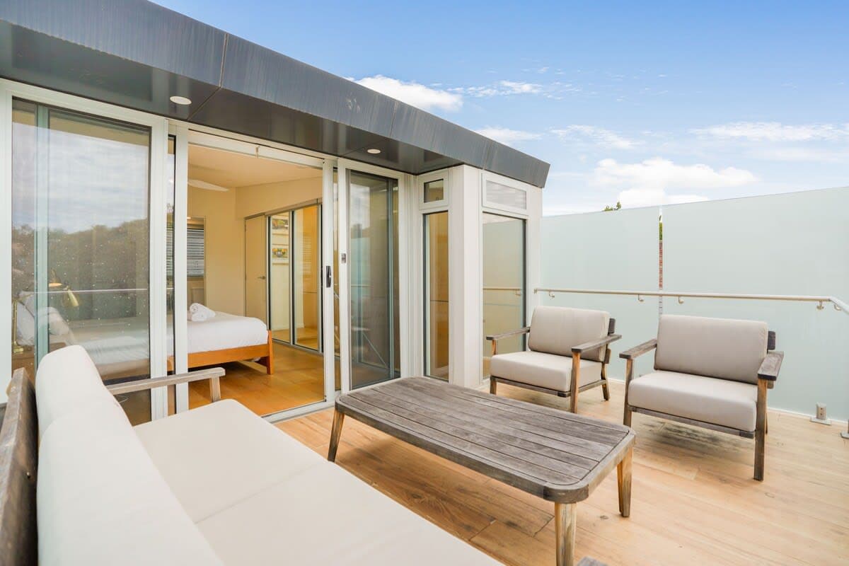 Furnished 4 Bedroom House in Carlton